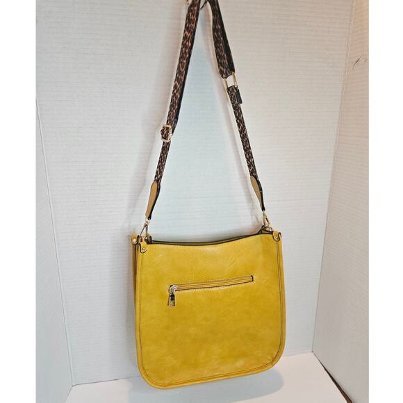 Jen & Co Vegan Leather Crossbody Bag Leopard Guitar Strap Amber Snap pocket - Picture 2 of 8